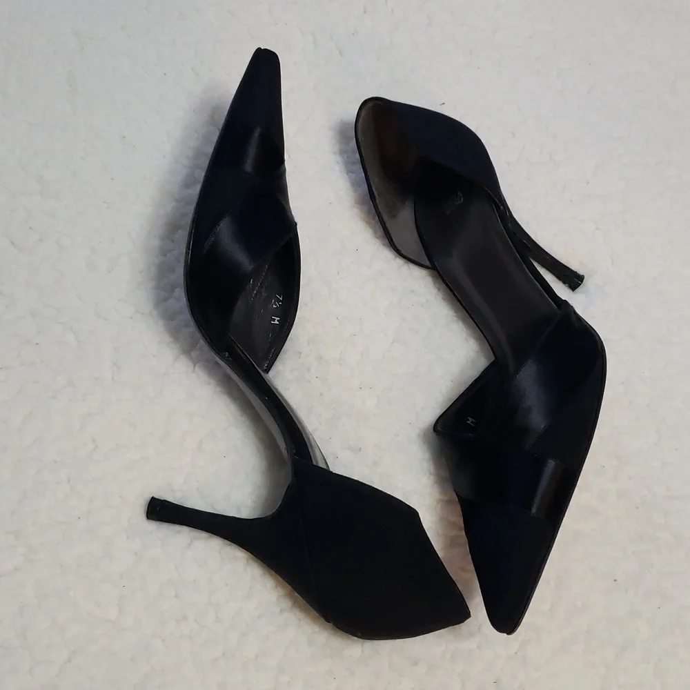 VERA Wang by Stuart Weitzman Black Satin Pointed Toe Pump Color Black, Size 7.5M